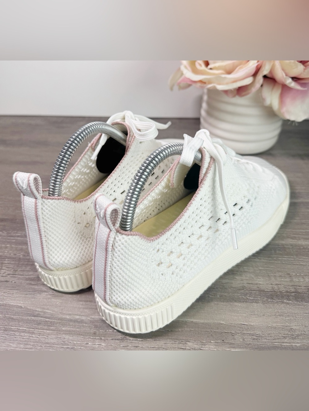 Vivaia Evermore White Knit Washable Sneakers with Pink Trim size 39/US8 EUC - Picture 4 of 8